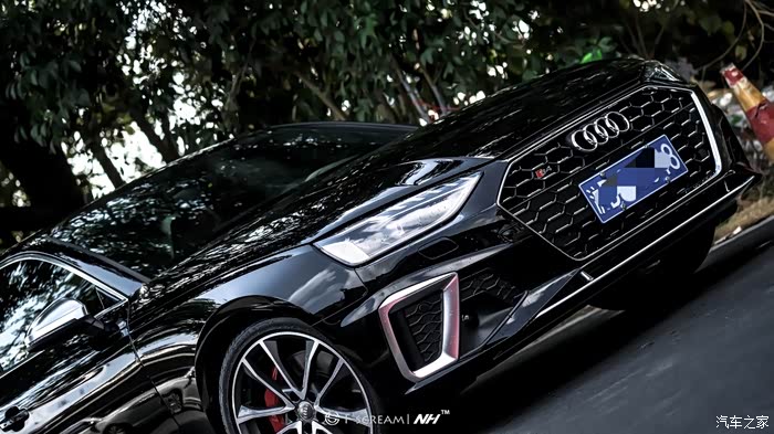 奥迪s4黑色2020款