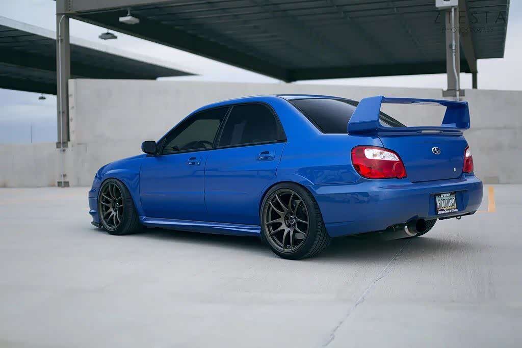 泪眼这一代真的很迷人呀,蓝蓝的豹子,经典的斯巴鲁拉力蓝