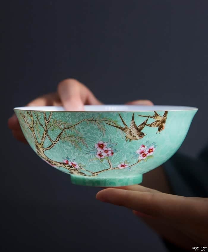 兰陵美酒郁金香,玉碗盛来琥珀光.精美的薄胎瓷器.