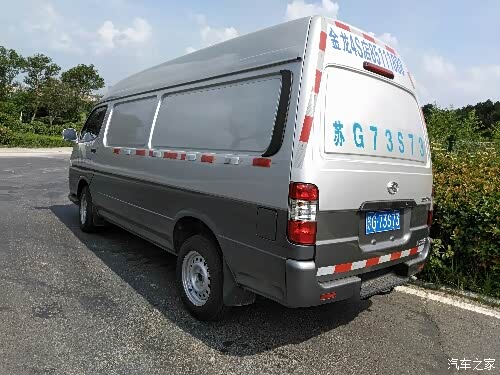 2018年8月1日入手金龙金威封闭式货车