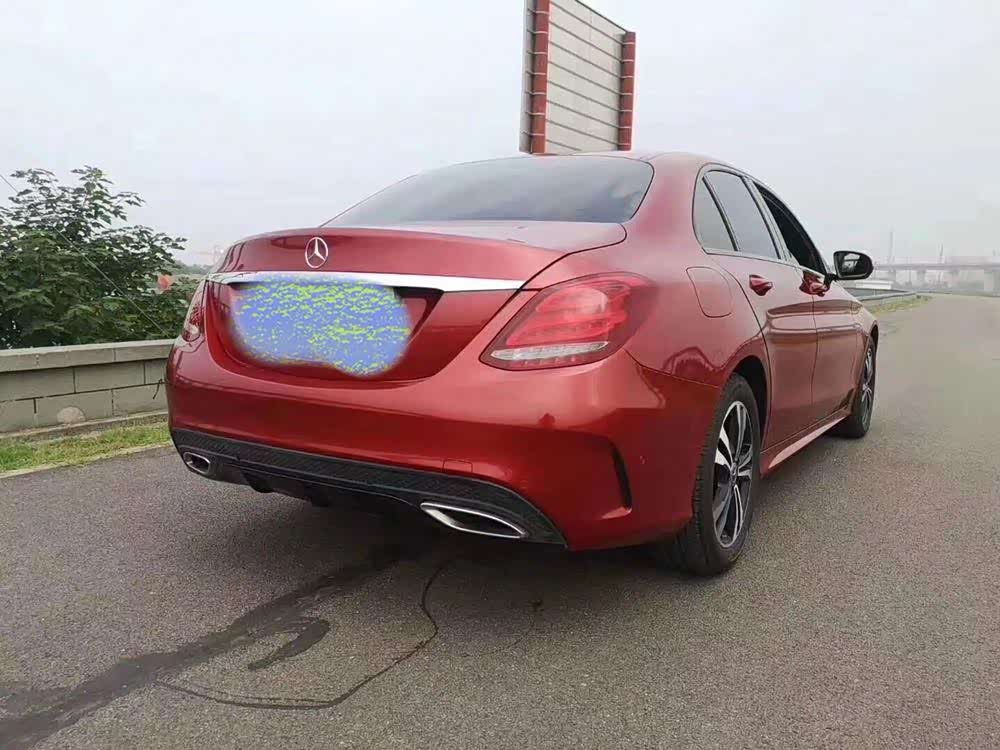 奔驰c200外观设计新颖,内饰搭配时尚