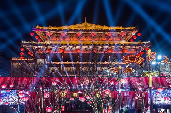 苗雨佳西安过年锦绣长安夜璀璨花灯满园迎新春