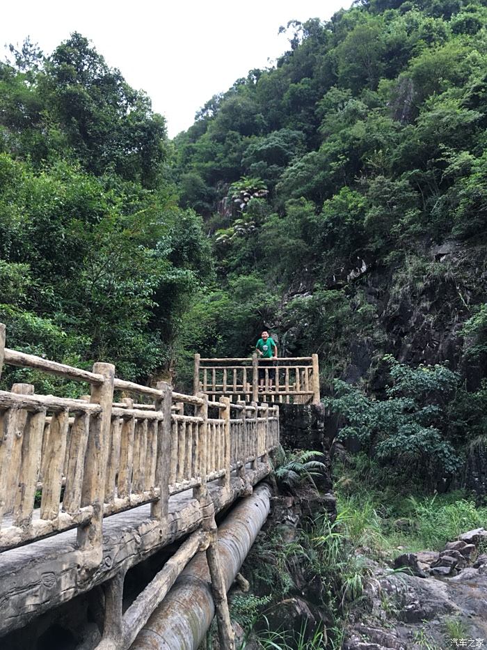 普宁摩天石风景区兰花谷