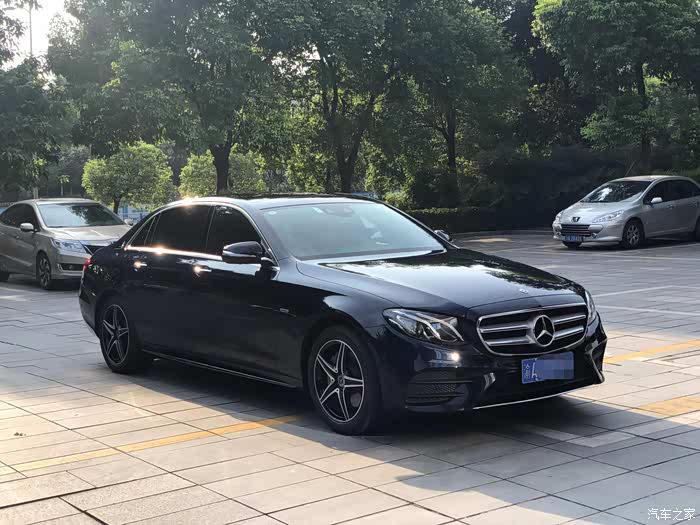 重庆奔驰e300l殊享版钙石蓝大标3000公里补作业