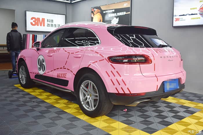 保时捷玛卡macan改色网红粉猪,车主超满意