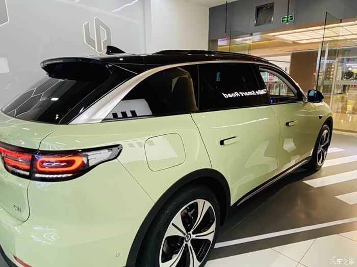 【图】零跑c11新氧绿与星河银实拍,你更pick哪个颜色?