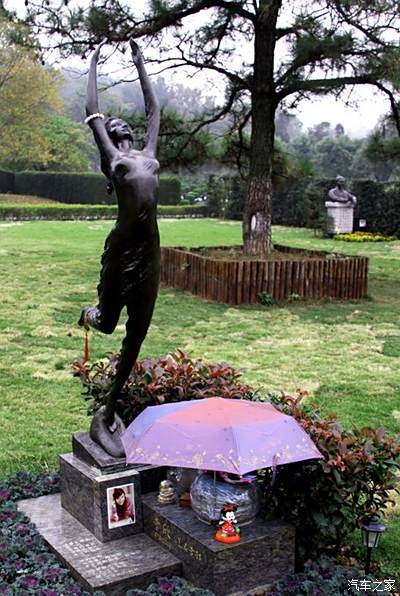 2010年12月22日,李钰骨灰落葬在合肥市大蜀山文化陵园