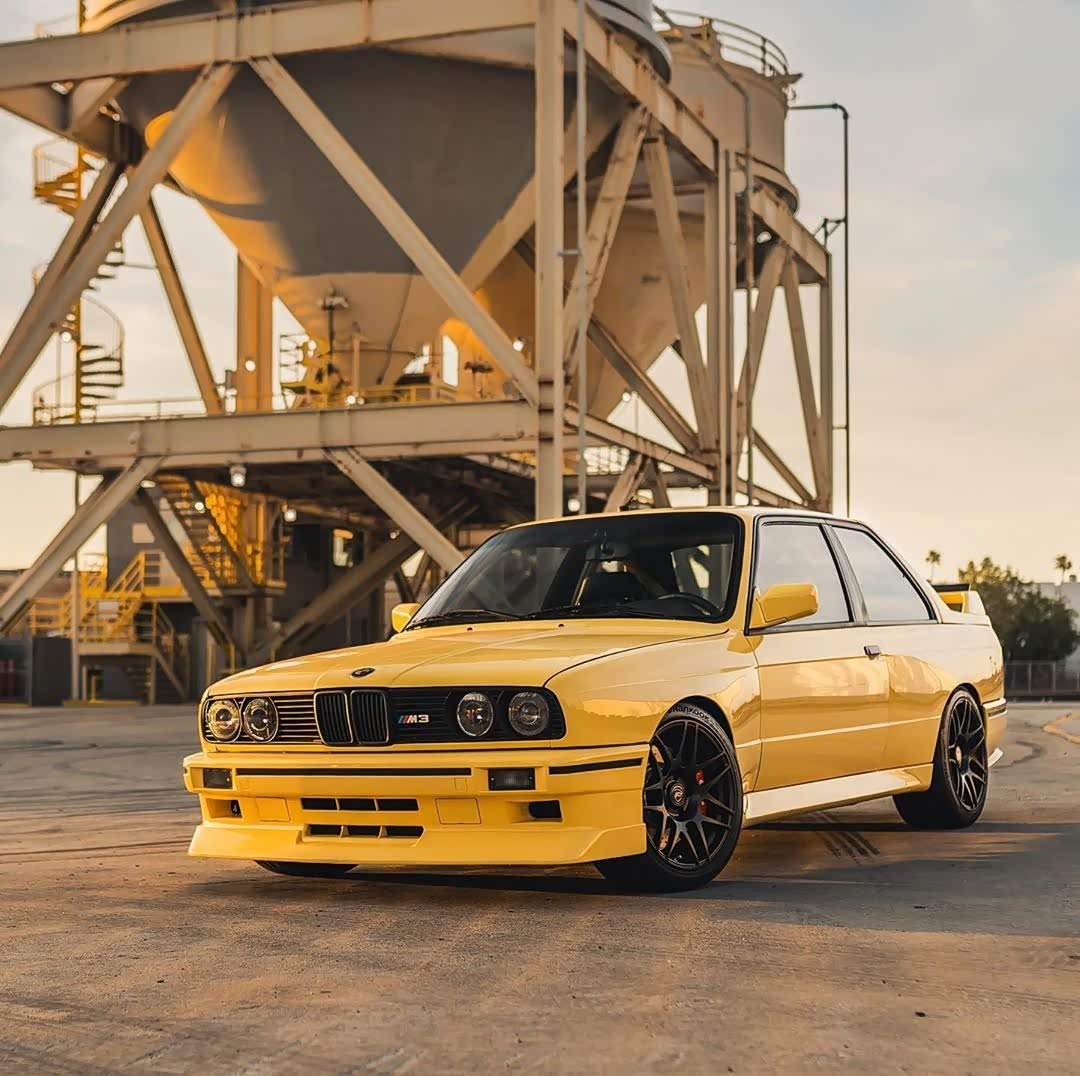 黄黄的宝马e30m3这崭新的感觉也太棒了吧