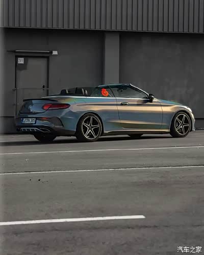 图 奔驰amg c43实车,外观采用了敞篷式的车身设计非常拉风