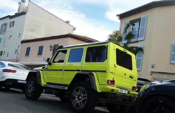 奔驰g5004x4brabus巨无霸很帅气