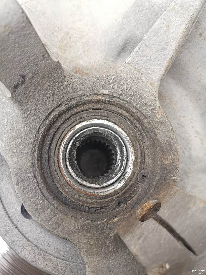 更换右前轮羊角总成