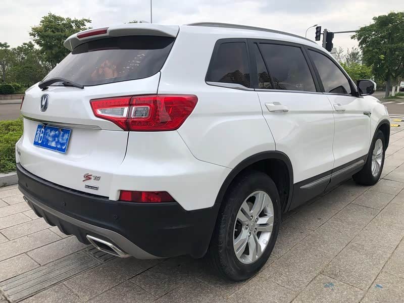 长安s75特别适合家庭用车内饰舒适做工精细空间特别大