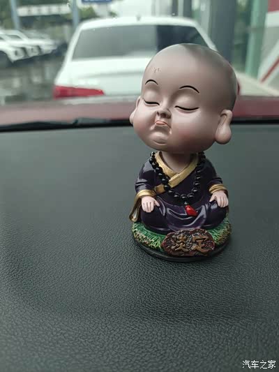 这小人看着是不是有点搞笑,一副欠抽的样子,下面居然写着淡定!