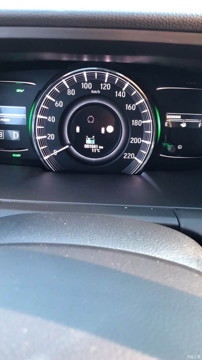 仪表盘怎么一直显示电瓶充电的标志