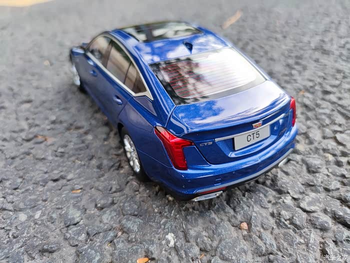 好货不怕晚精致的ct5车模型
