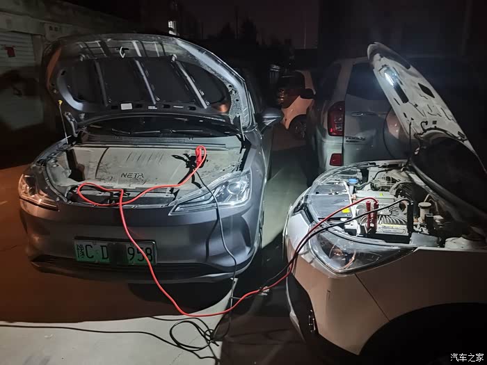 哪吒v小电瓶亏电怎么办