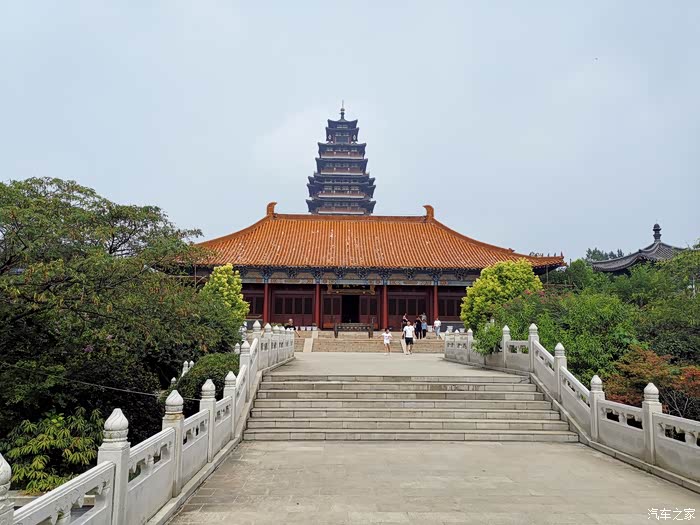 沃沃xc60带我游览微山岛上望湖塔