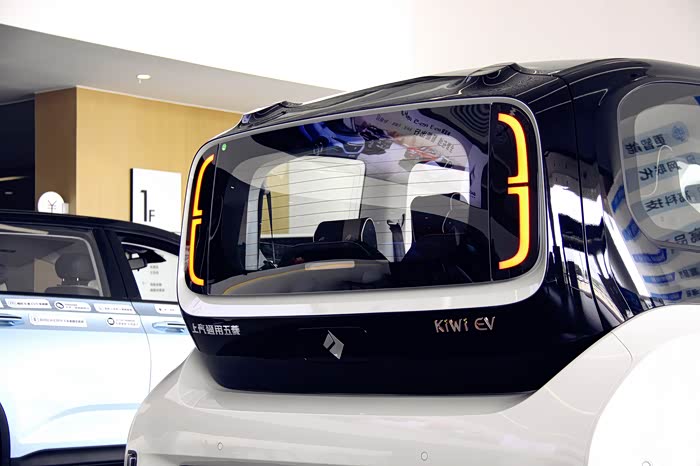 七夕表白季来自未来的智能代步机器人宝骏kiwiev