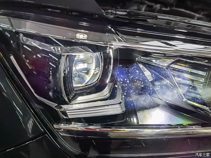 19款探岳大灯