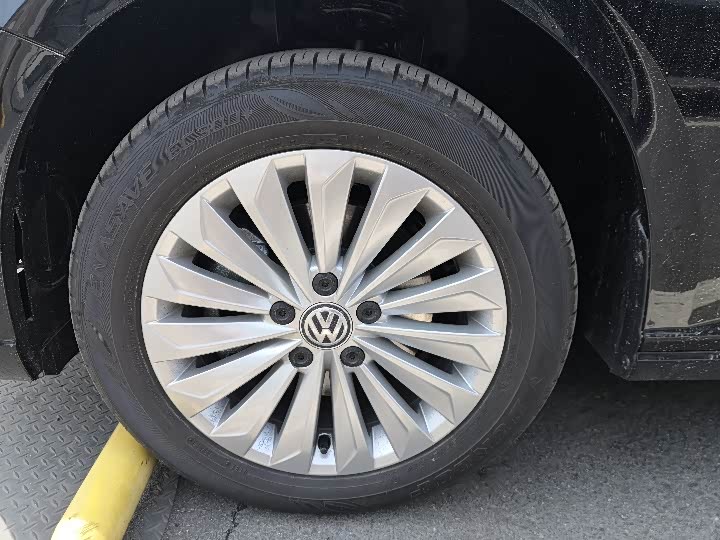 图 喜提大众黑色朗逸