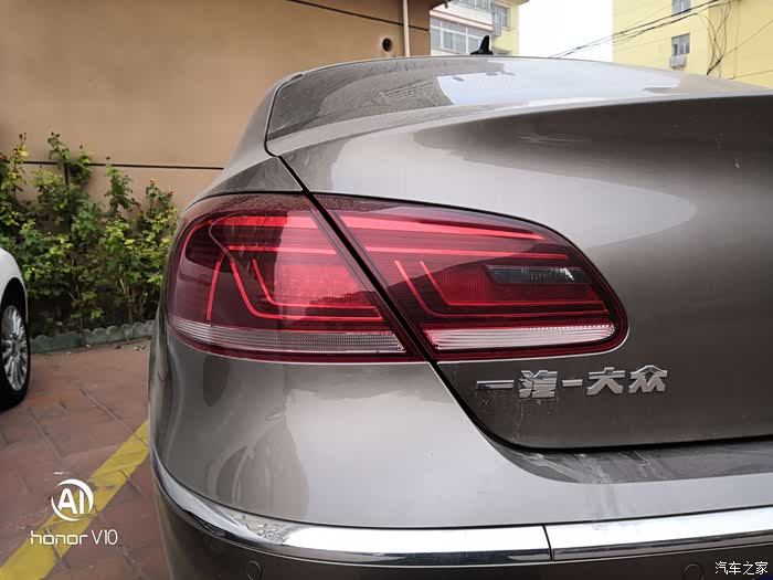 后尾灯,点亮状态下漂亮