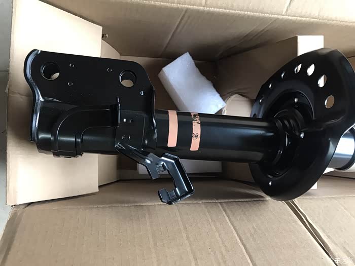 16款轩逸减震器漏油更换原厂右前减震器作业