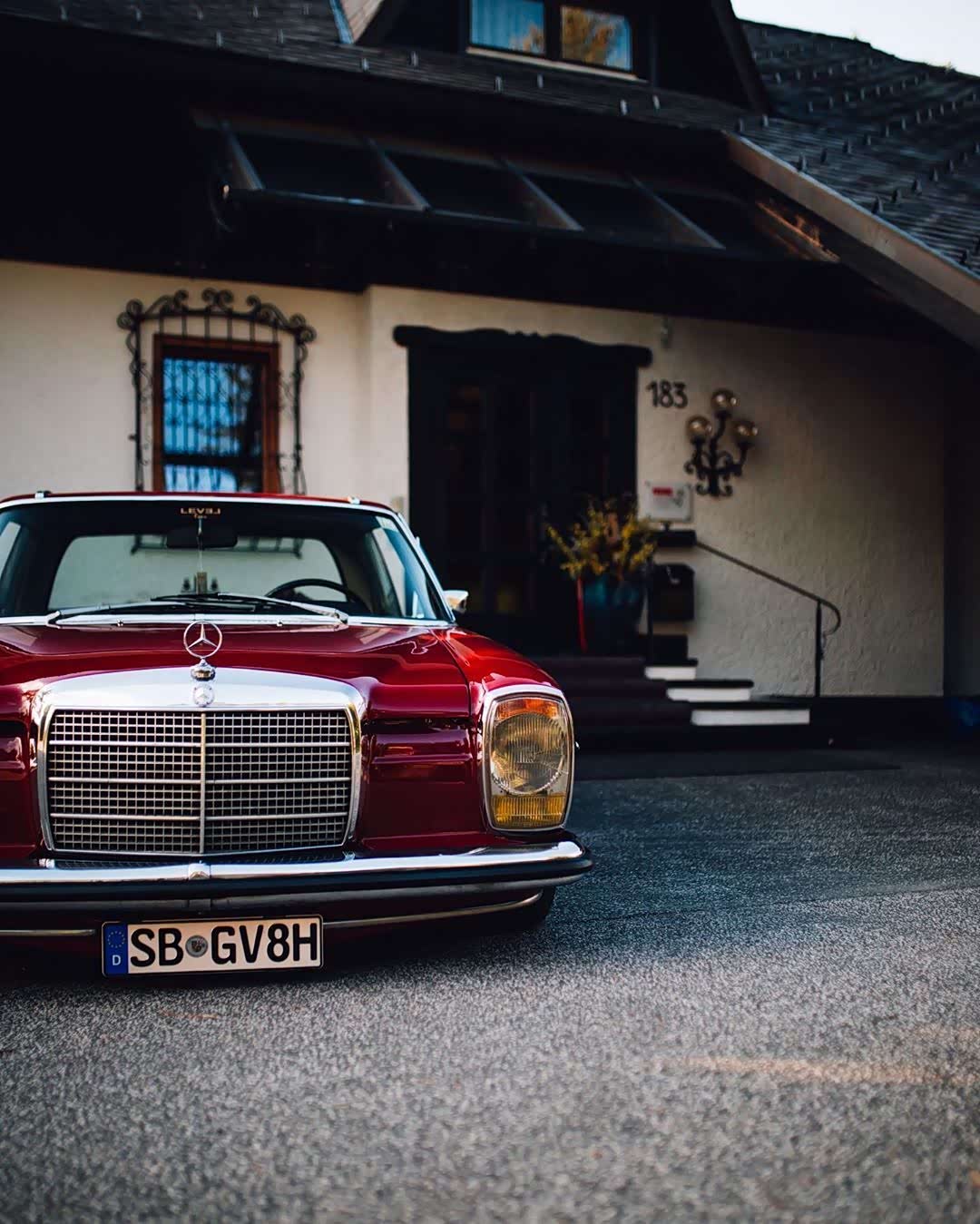 这么漂亮的红色大奔你喜欢吗?