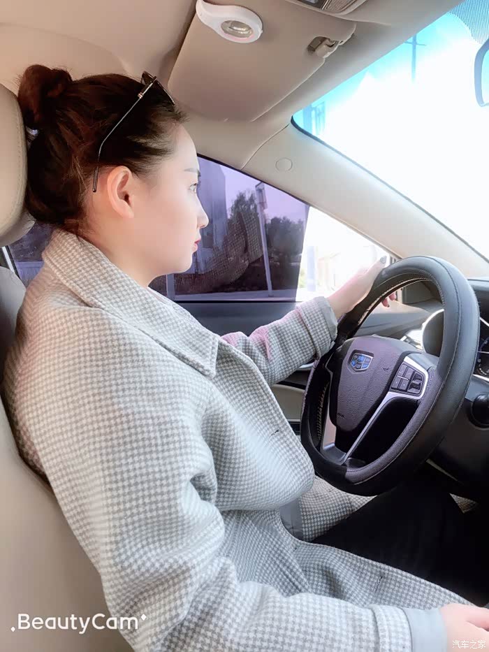 女司机开车帅气