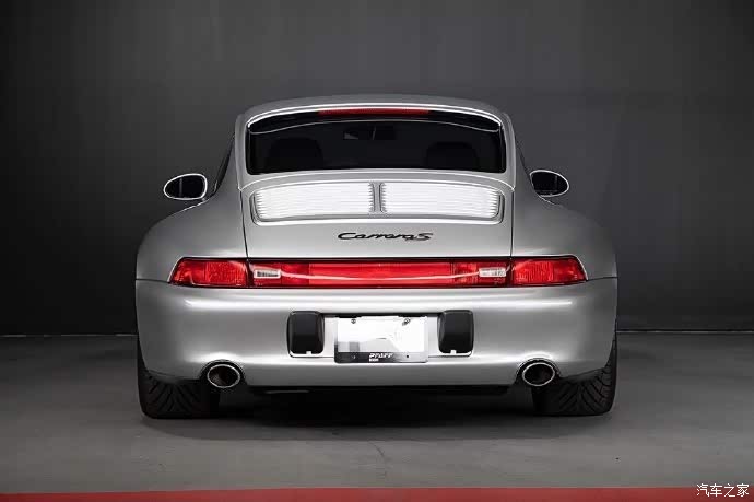 一台1997年保时捷911 c2s经典帅气.