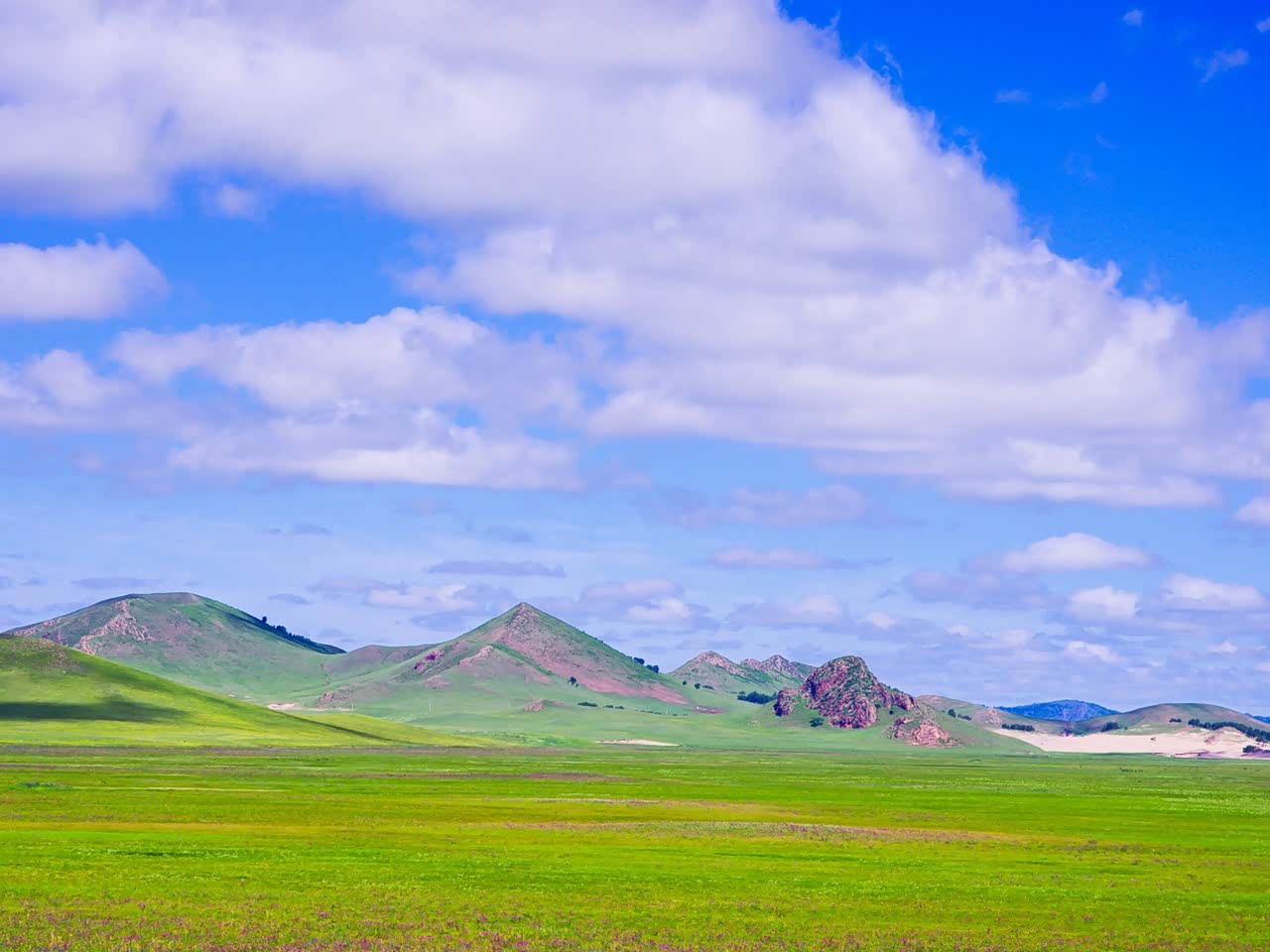 蓝天,白云,青山,绿草.