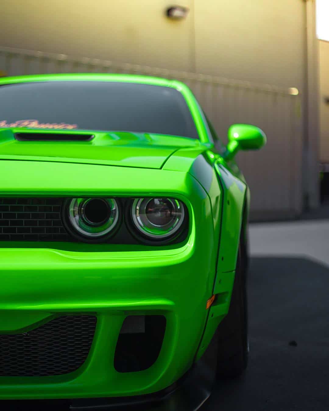 绿巨人!道奇challenger srt8