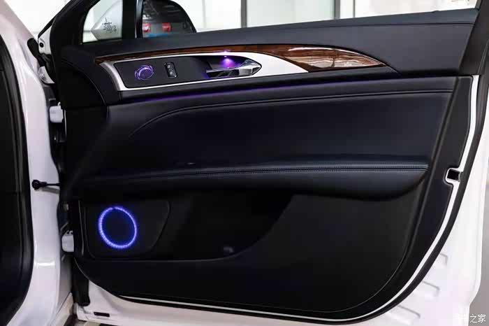 mkz氛围灯改装案例分享让氛围灯带给你全新的驾乘感受