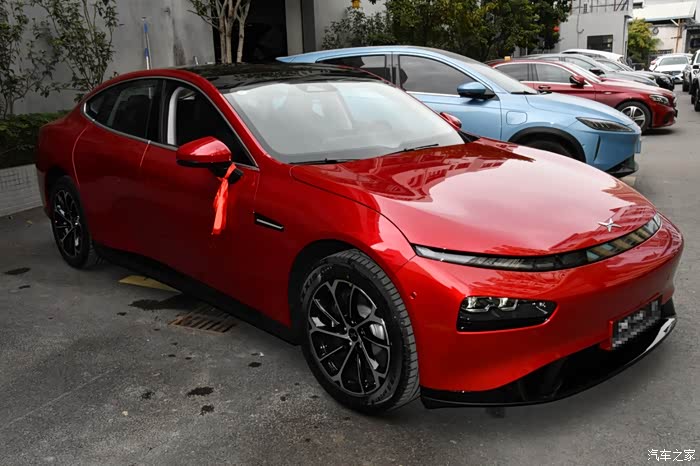 中国红新年红鸿运当头喜提小鹏p7