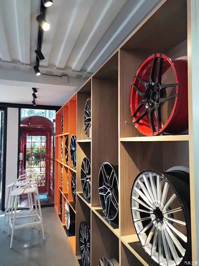 824 | 回复: 6 装饰改装论坛 奔驰cls350升级锻造轮毂店里大概有20款