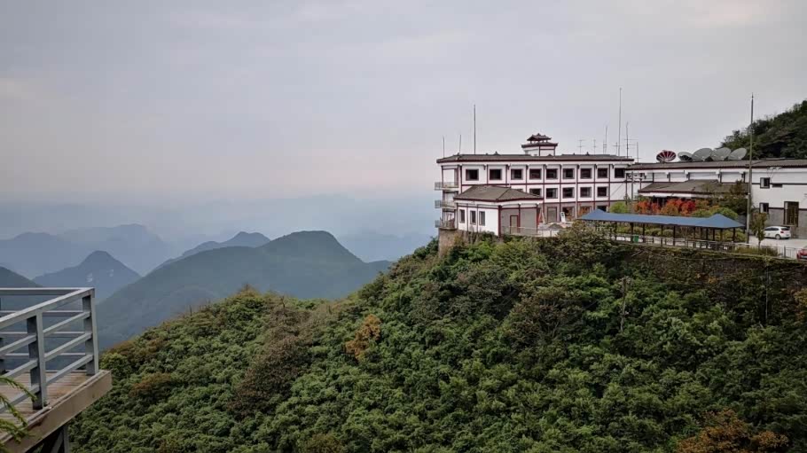 雄赳赳气昂昂娄山关西风台