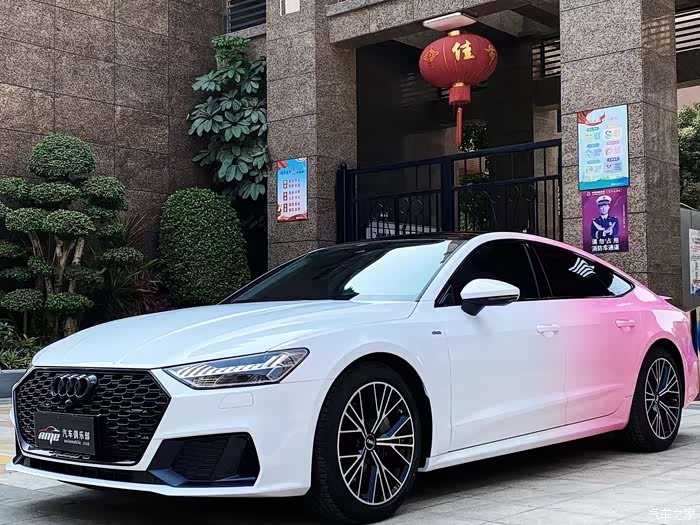 奥迪a7配上全网火爆的"渐变色车膜" 颜值爆表了!