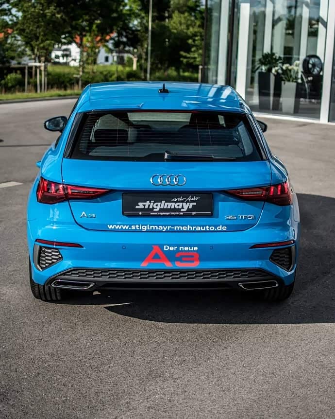 全新奥迪a3sportback宝石蓝太帅了