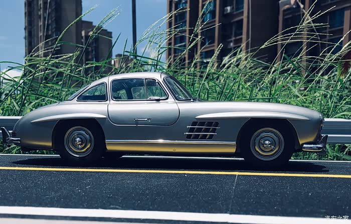 梅赛德斯奔驰300sl一代经典跑车