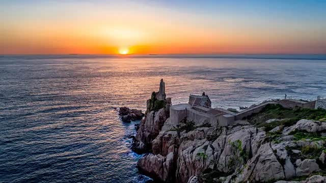 位于神奇的北纬37度,这里的阳光很有分寸,和煦而不炽热.