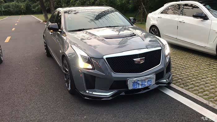 凯迪拉克atslvrs改装包围靓仔靓妹看过了