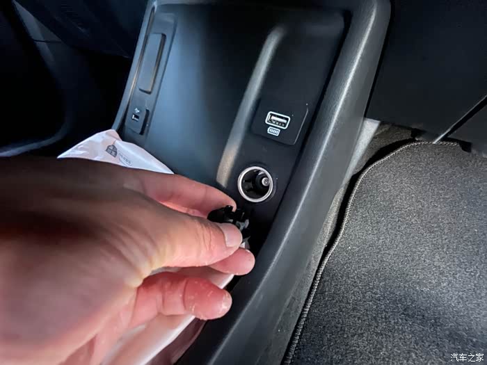 【图】哈弗酷狗的usb手机充电口_哈弗酷狗论坛_汽车之家论坛