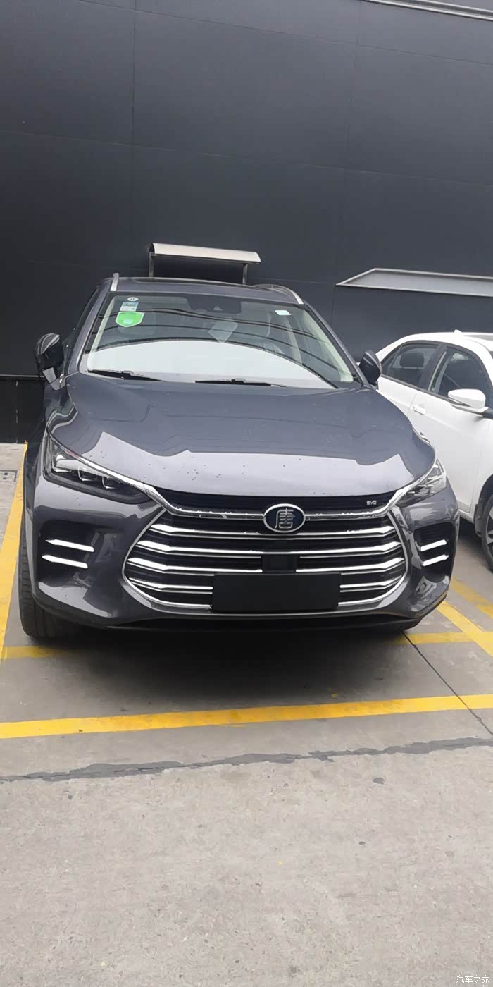 比亚迪唐三种颜色还是觉得灰色的帅帅的