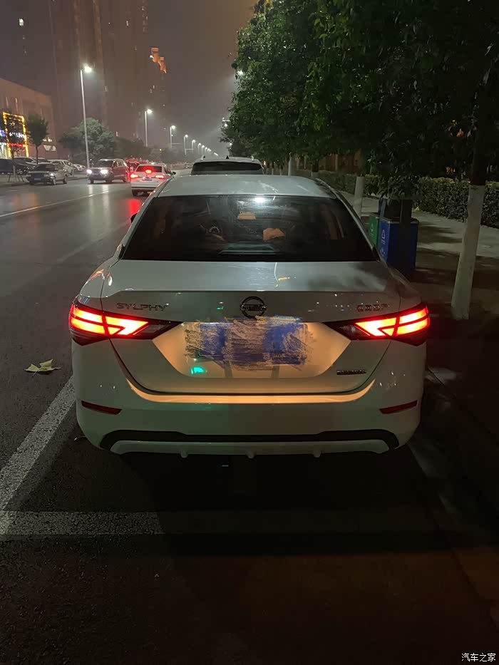 14代轩逸白色cvt悦享版