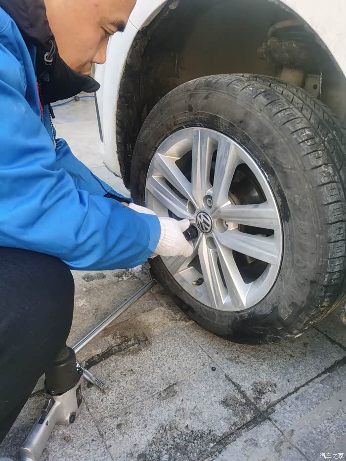 元旦日修补轮胎