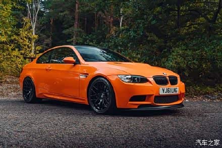 橘黄色奥迪audim3动力十足在弯道驰骋真是帅气满满