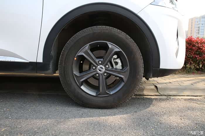 17寸的轮胎 枪色轮毂