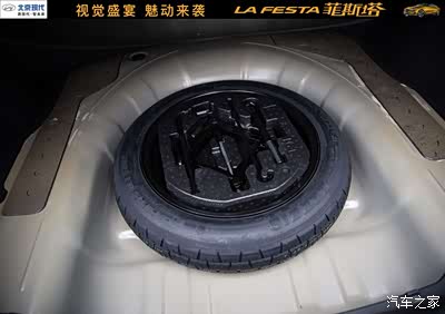 尺寸备胎以及换胎工具其实这个位置放些储物盒也可以有效利用这里空间