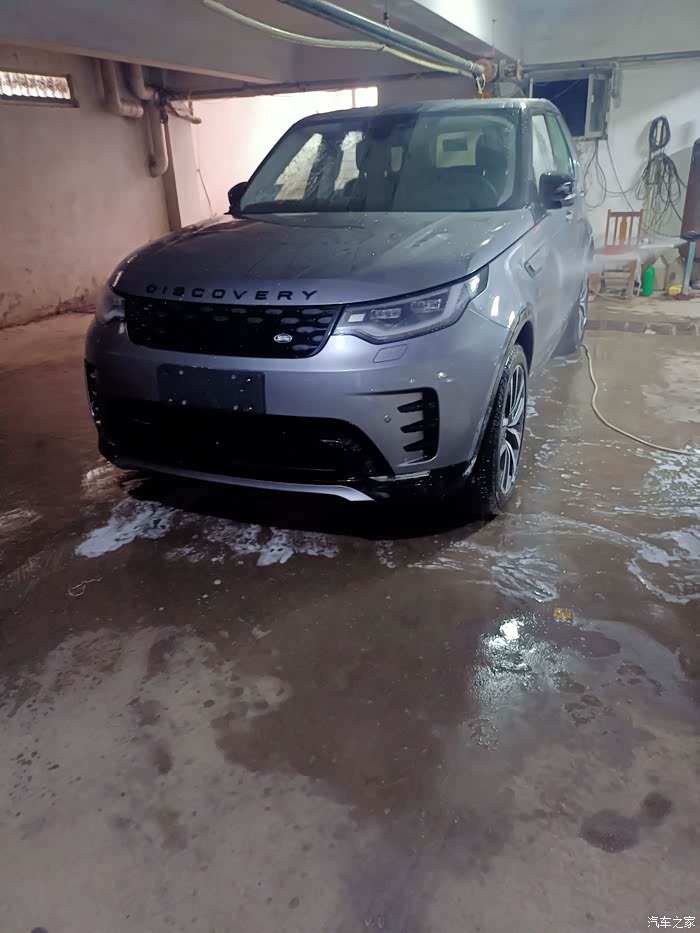 22款路虎发现5过几天去上牌了请问钢印大架号在什么位置