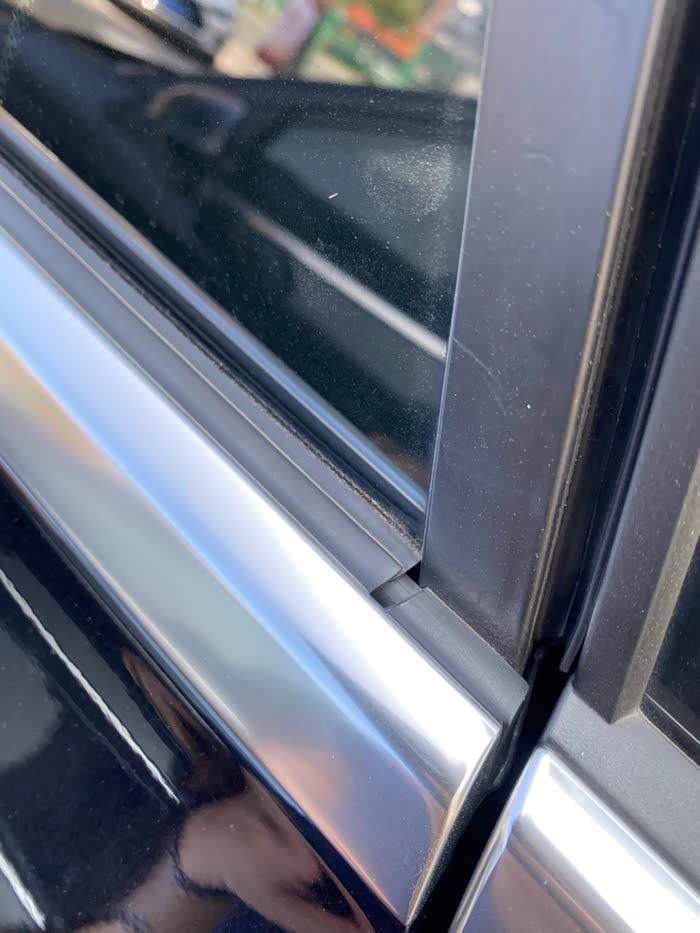 【图】glc车顶的行李架胶条裂开是正常的吗_奔驰glc论坛_汽车之家论坛