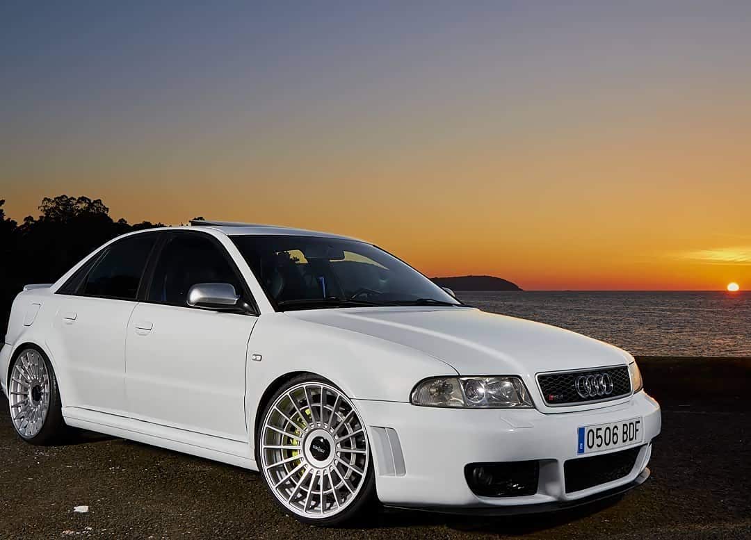 奥迪rs4 b5改装 这个圆润的身体